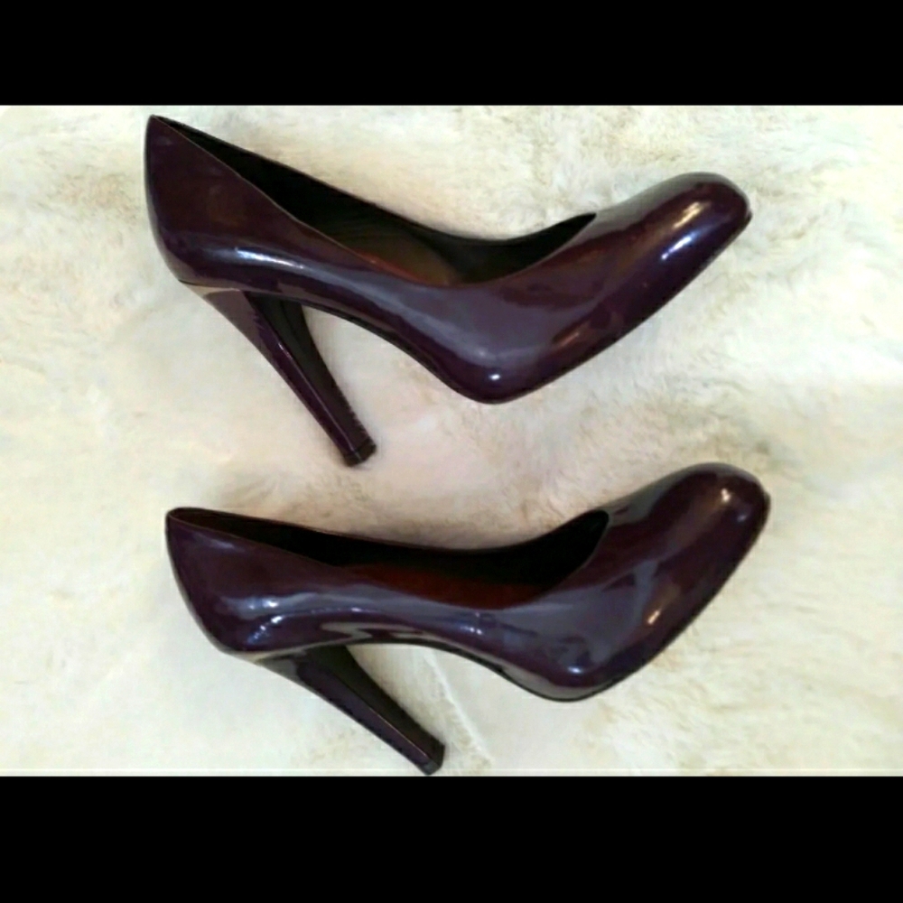 Shoes - Picture 2 of 7